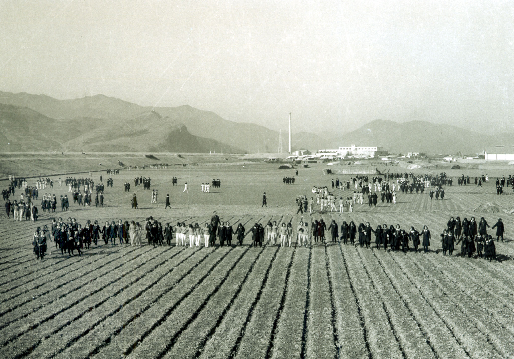 1000-37 밀양역앞 보리밟기(1975).jpg