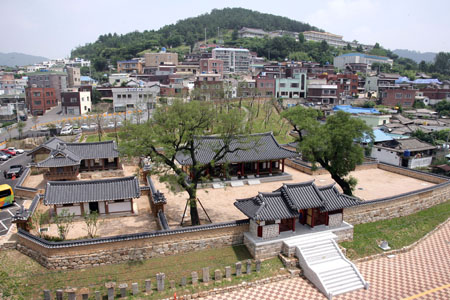 영남루 수변공원길