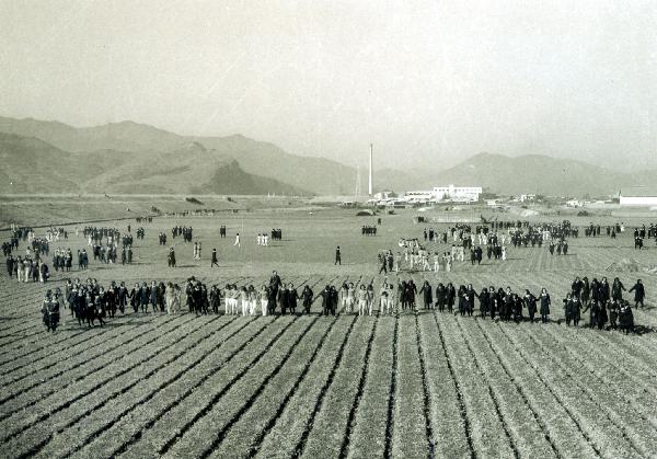 1975년 밀양역앞 보리밟기