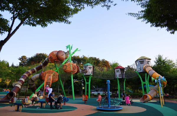 밀양 아이와 가볼 만한 곳 밀양아리랑대공원 어린이놀이터 풍경